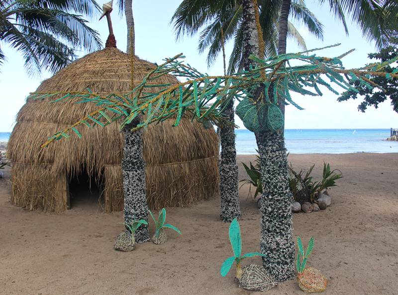 Australian Indigenous (Aboriginal and Torres Strait Islander) artwork by VARIOUS ERUB ERWER META ARTISTS (COLLABORATIVE) of Erub Erwer Meta. The title is Warab Sau. [15-87a-m] (Ghost Nets & Twine over Steel Frame)